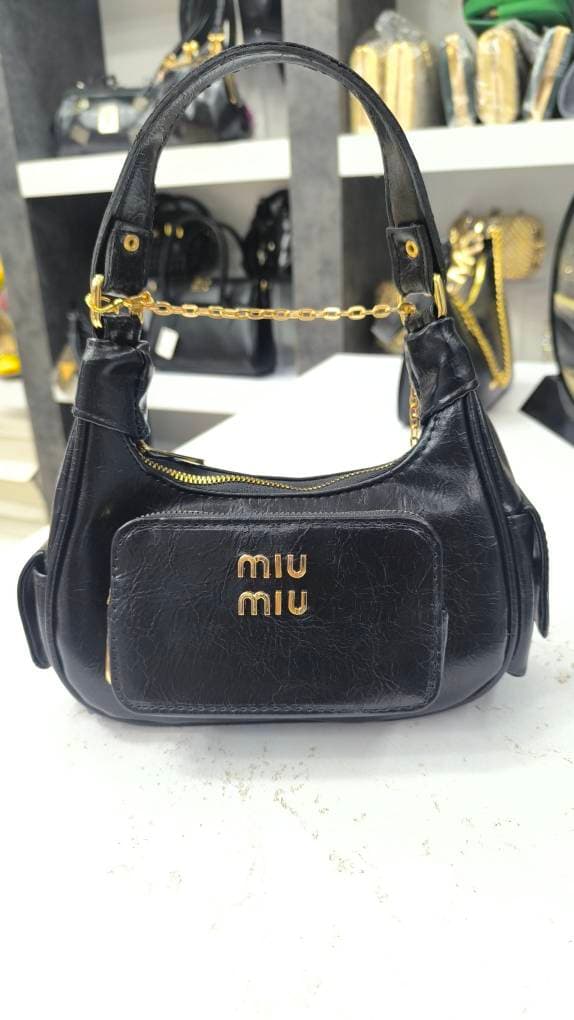 miu miu کیف دستی مینی مدل Miu Miu چرم براق با یراق زنجیری